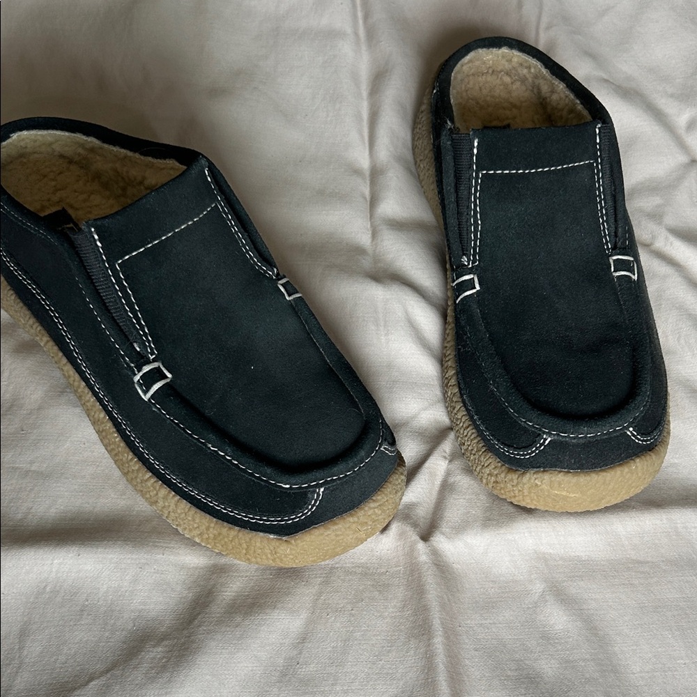 Bass Black and Tan Slip-On Clogs